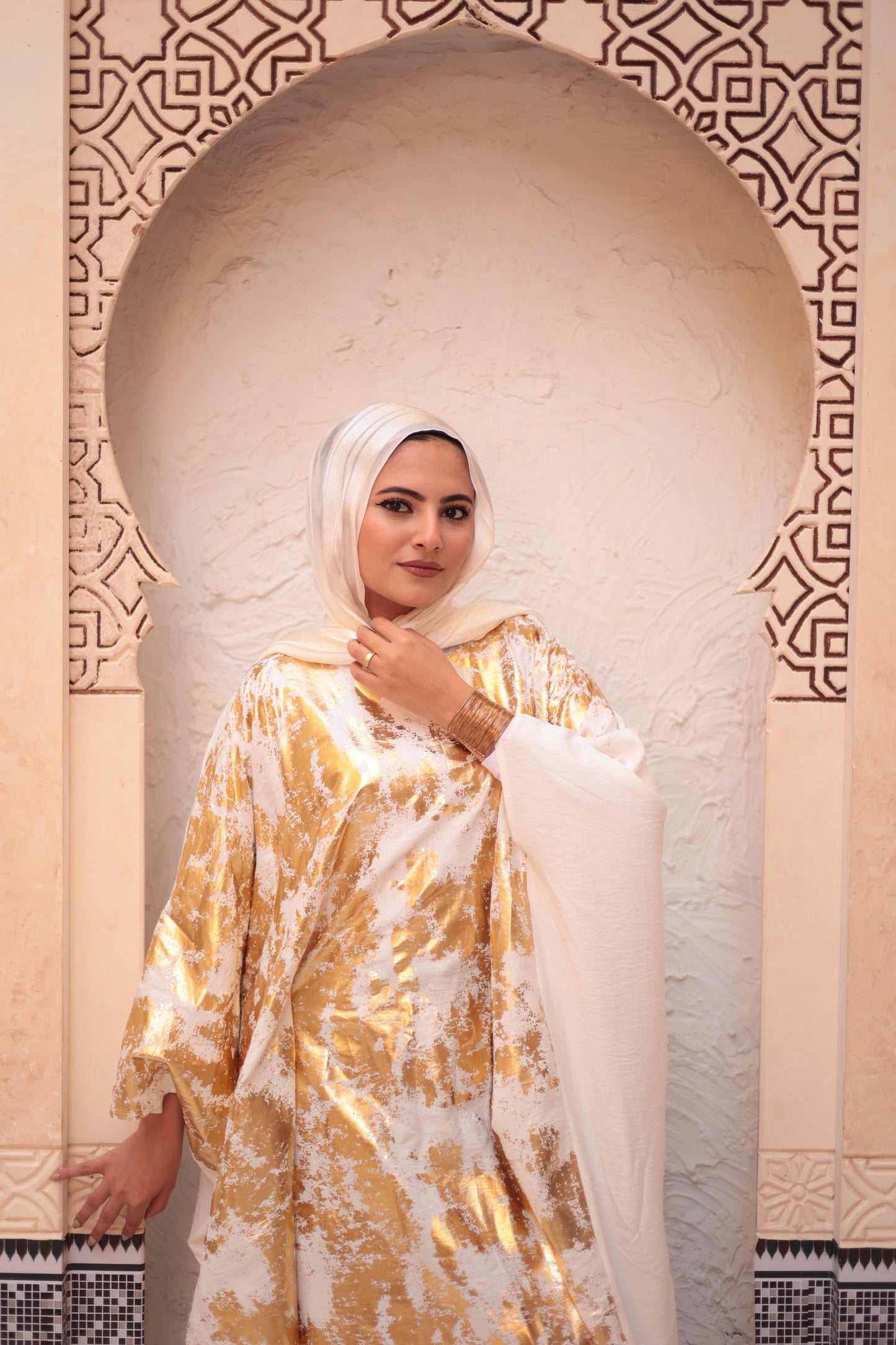 Gold x White Abaya
