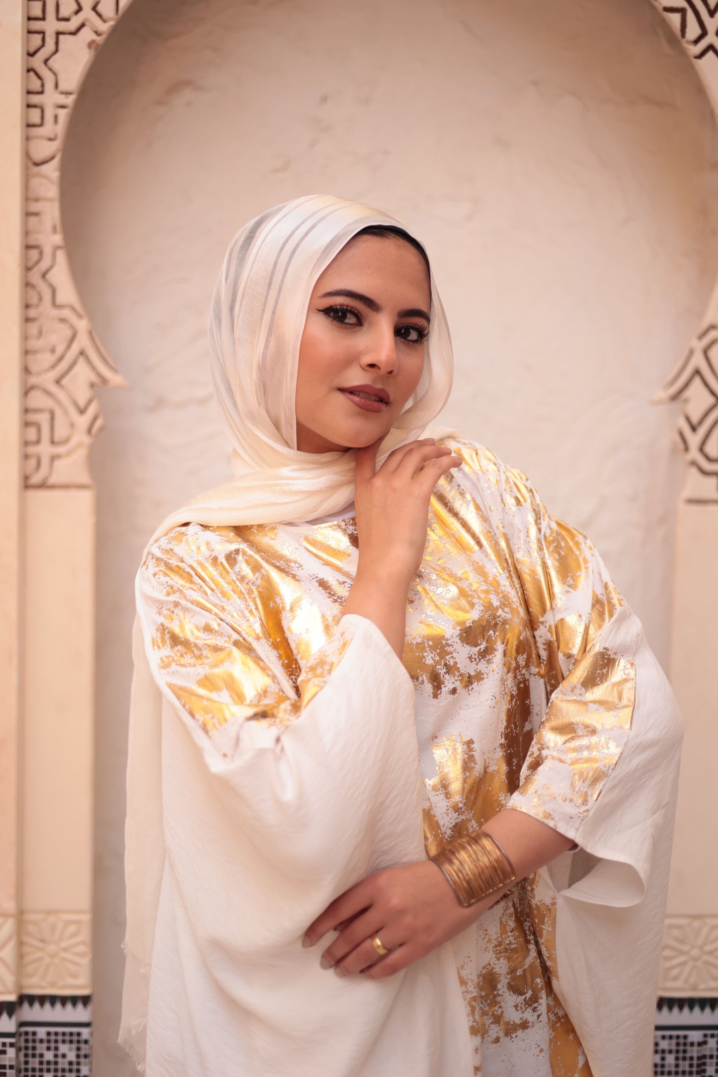 Gold x White Abaya